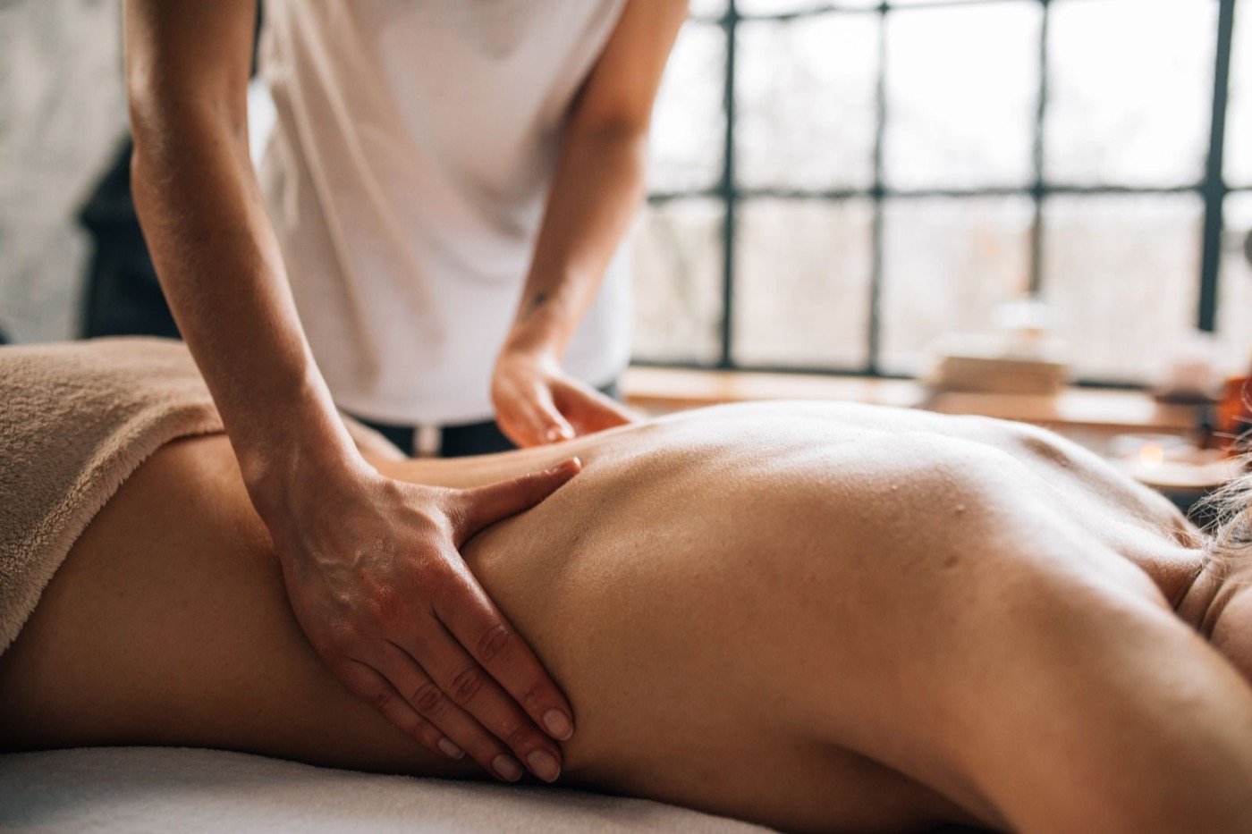 A therapist performing a slow aromatherapy massage at Plum & Sugar