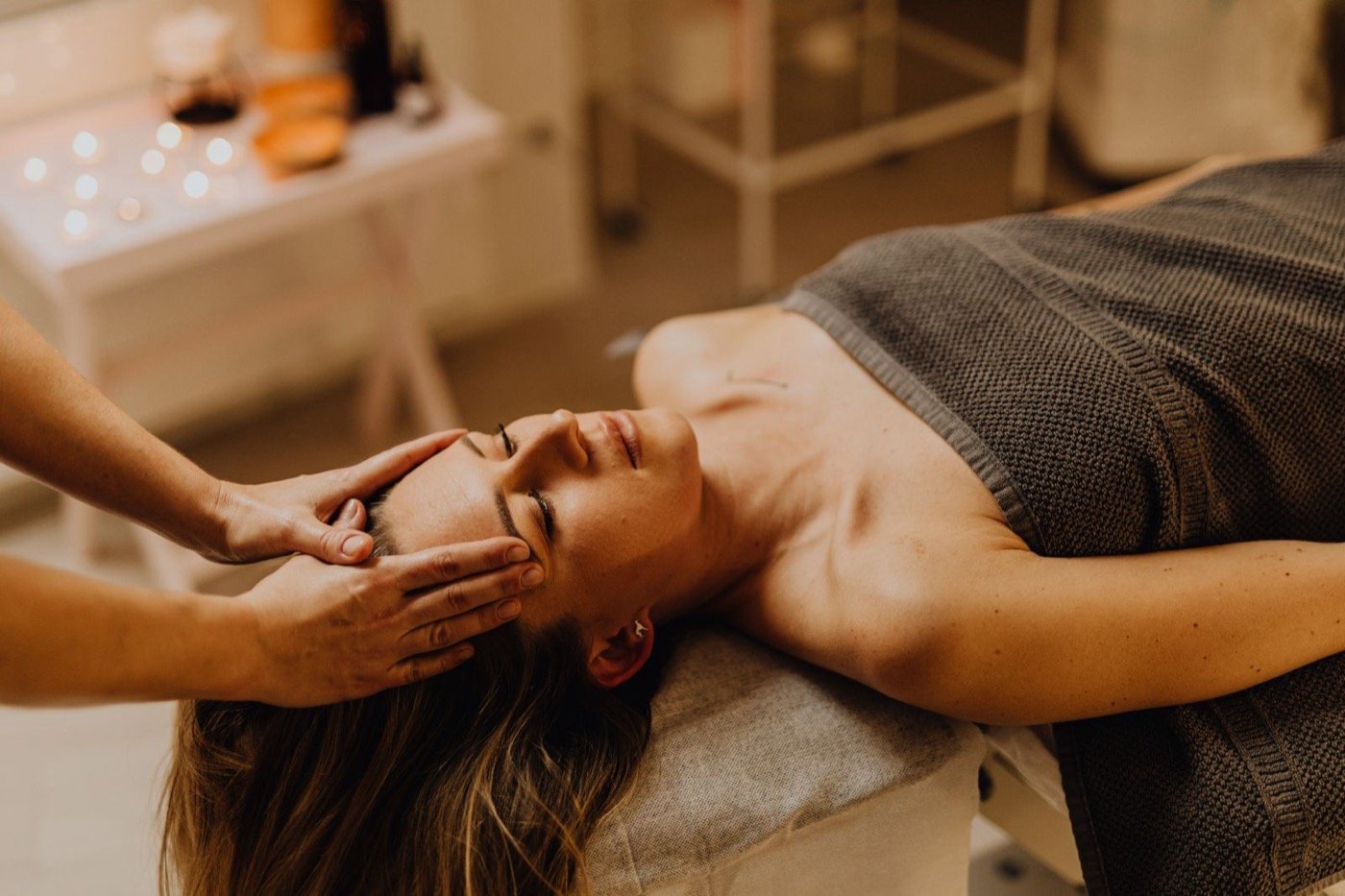 A relaxing Ayurvedic head and scalp massage in progress