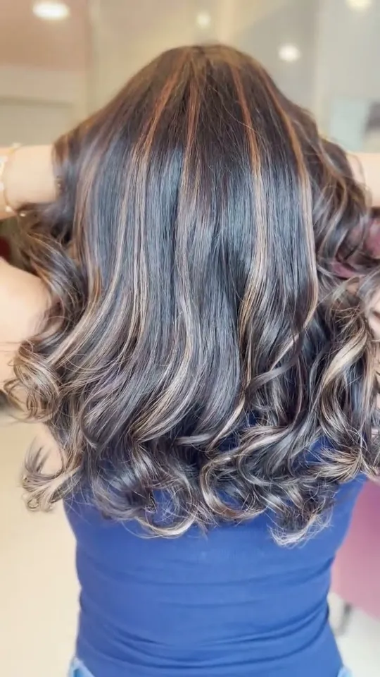 Dimensional highlights — Plum & Sugar salon, Bengaluru
